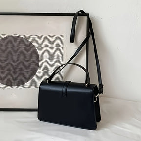 Bolsa Tiracolo Casual – Design Quadrado com Detalhes Dourados