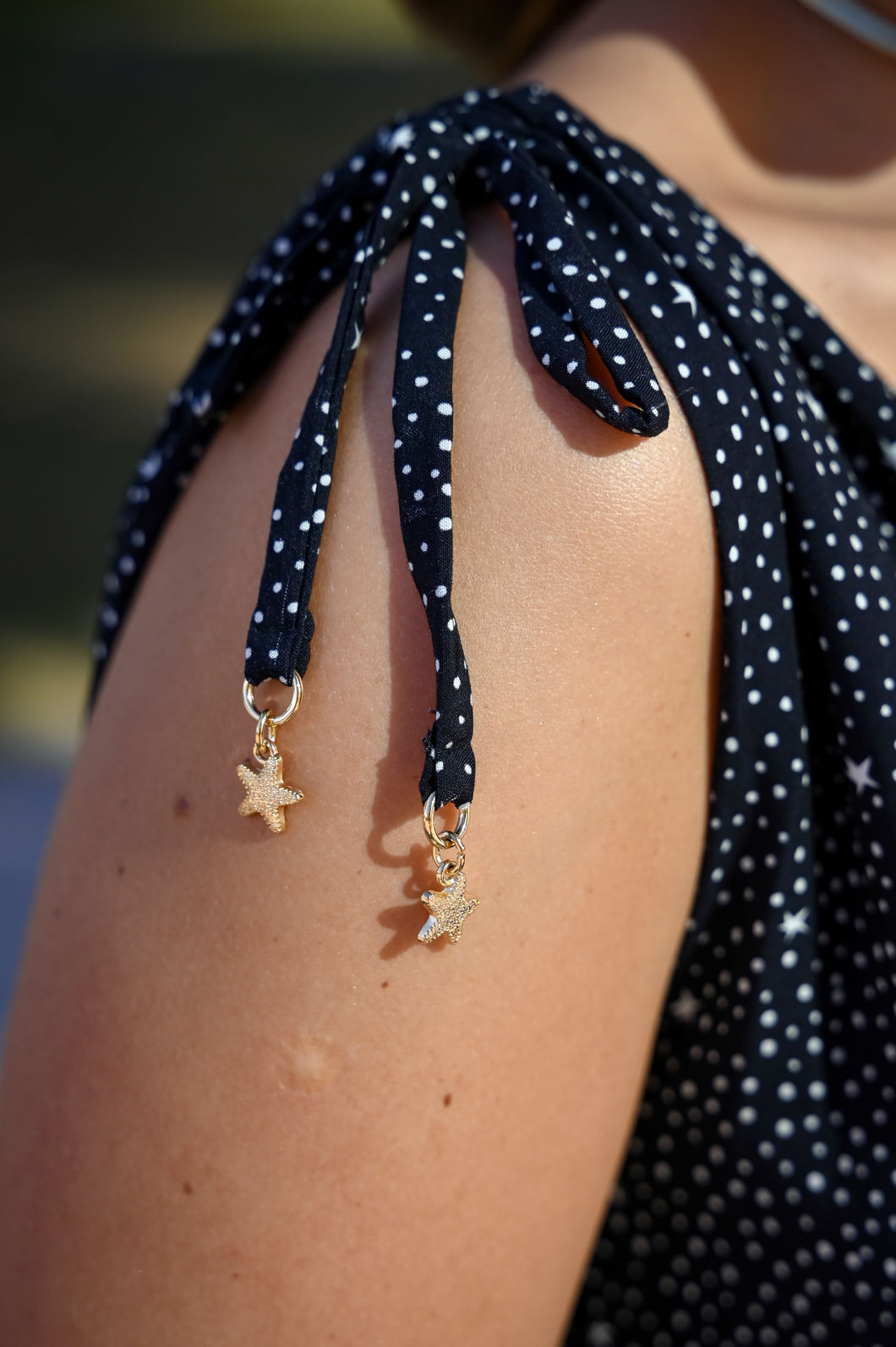 Vestido Casual Curto Emma - Estampa Poá com Estrelinhas Preto e Branco