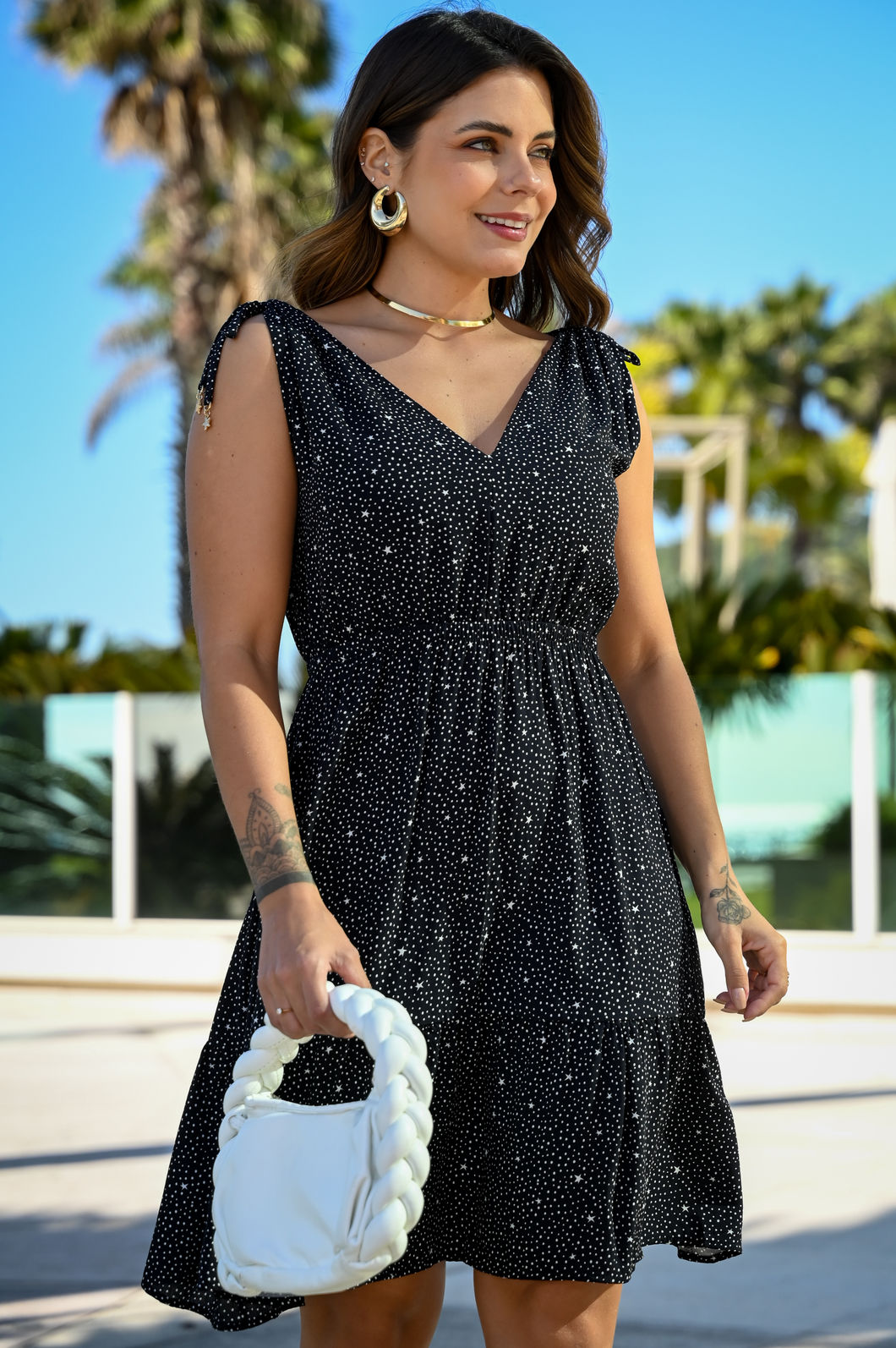 Vestido Casual Curto Emma - Estampa Poá com Estrelinhas Preto e Branco